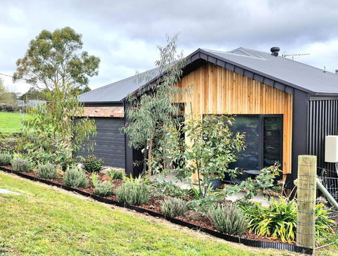Hilltop Retreat Creswick - Accommodation Sunshine Coast 2