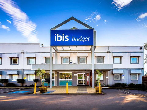 Ibis Budget - Newcastle - Accommodation Sunshine Coast 0