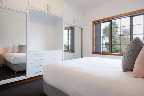 Homely Abode - Near City With Parking - Accommodation Sunshine Coast 2