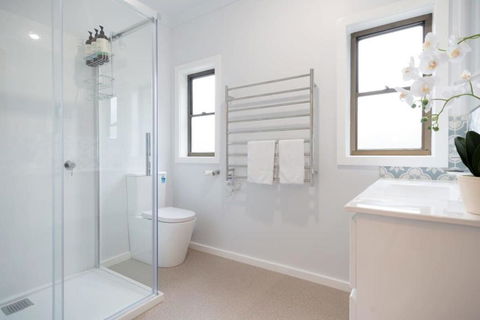 Homely Abode - Near City With Parking - Accommodation Sunshine Coast 3