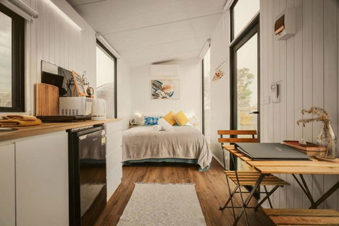Hunters Inn By Tiny Away - Accommodation Sunshine Coast 0