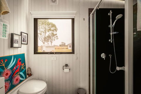 Hunters Inn By Tiny Away - Accommodation Sunshine Coast 1