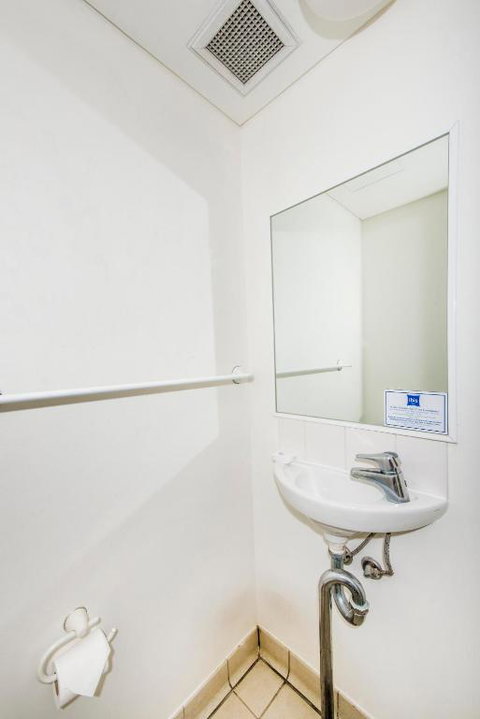 Imperial Motel Windsor - Accommodation Sunshine Coast 3
