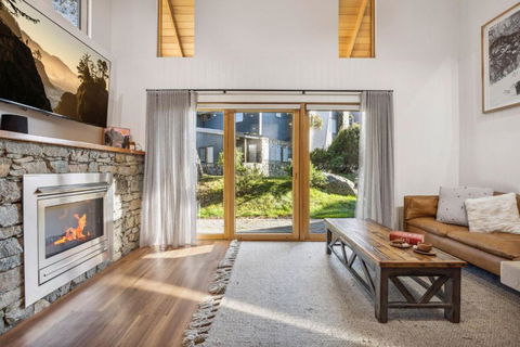 Ice 3 - Accommodation Sunshine Coast 2