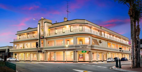 Hotel Renmark - Accommodation Sunshine Coast 0