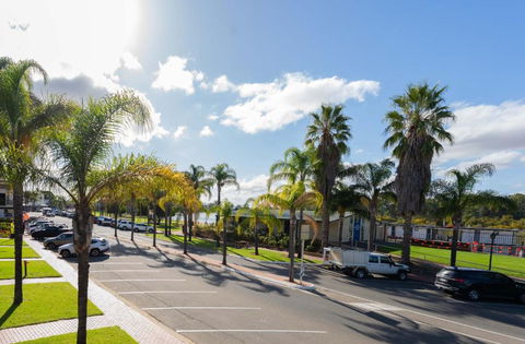 Hotel Renmark - Accommodation Sunshine Coast 1