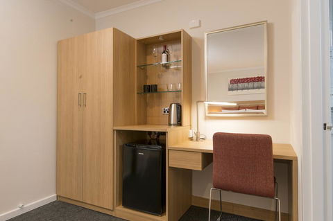 Adelaide Royal Coach - Accommodation Sunshine Coast 3