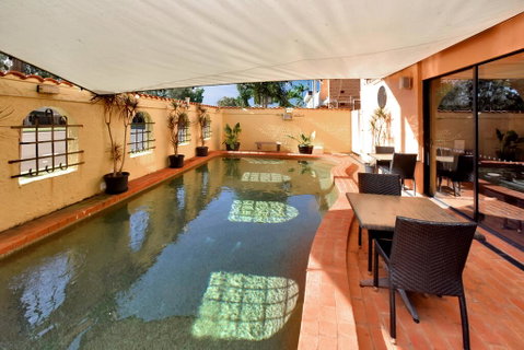 Adobe Motel - Accommodation Sunshine Coast 2