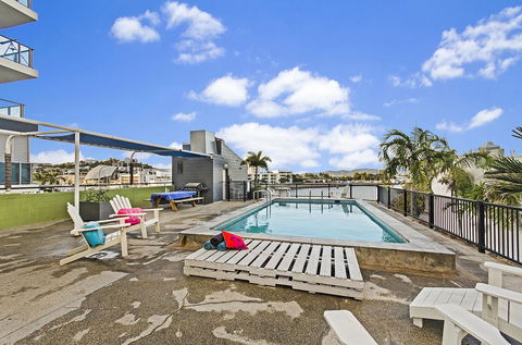 Adventurers Backpackers - Accommodation Sunshine Coast 0