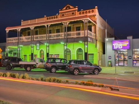 Albion Hotel - Accommodation Sunshine Coast 1