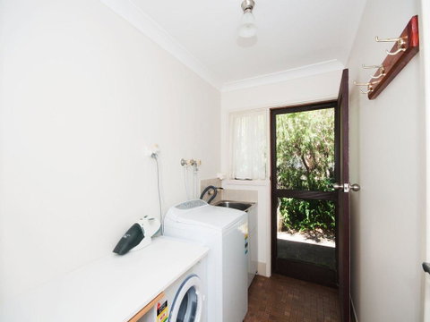 All Decked Out - Pet Friendly - Accommodation Sunshine Coast 2