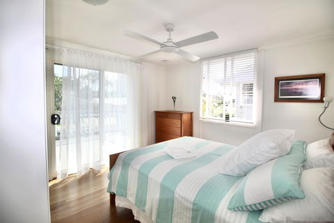 Aloha Alex Beach House Pet-friendly- 450m To The Beach - Accommodation Sunshine Coast 0