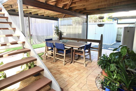 Aloha Alex Beach House Pet-friendly- 450m To The Beach - Accommodation Sunshine Coast 1