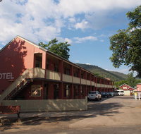 Alpine Hotel Bright - Accommodation Sunshine Coast