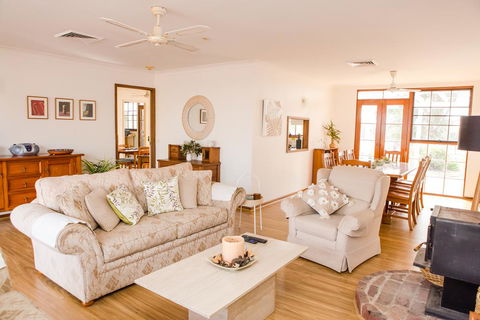 Among The Vines - Accommodation Sunshine Coast 1