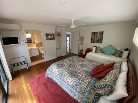 Anchors B&B - Accommodation Sunshine Coast 0