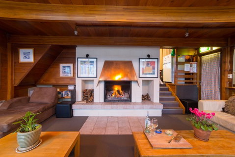 Aneeki Ski Lodge - Accommodation Sunshine Coast 0