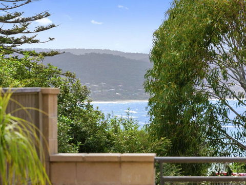 APARTMENT 23 PACIFIC APARTMENTS - Sit On The Deck And Soak In The View - Accommodation Sunshine Coast 0