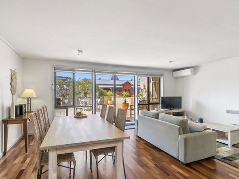 APARTMENT 23 PACIFIC APARTMENTS - Sit On The Deck And Soak In The View - Accommodation Sunshine Coast 1