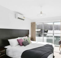 APOLLO 13 STUDIO - free wifi opposite beach - Accommodation Sunshine Coast