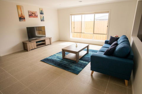 Apple House Point Cook - Accommodation Sunshine Coast 2