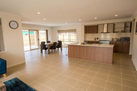 Apple House Point Cook - Accommodation Sunshine Coast 3