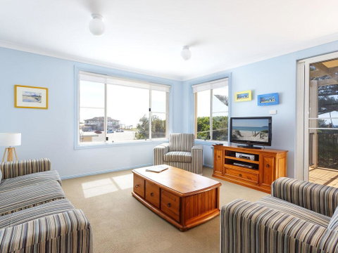 Aquarius Apartment 7 - Accommodation Sunshine Coast 2