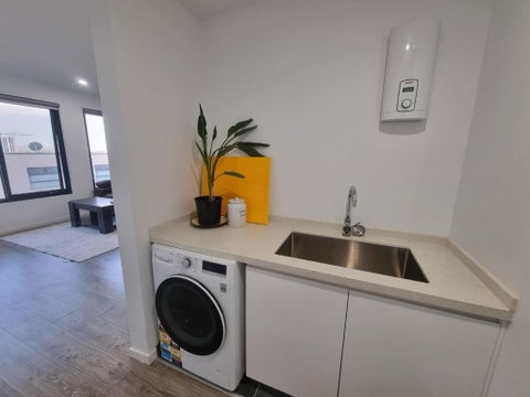 Luxurious Stay At Doncaster East - Accommodation Sunshine Coast 3