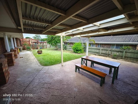 Luxury 3 BR House Near EMP - Accommodation Sunshine Coast 1