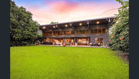 Luxury On Lake Tinaroo Lakefront Living - Accommodation Sunshine Coast 0