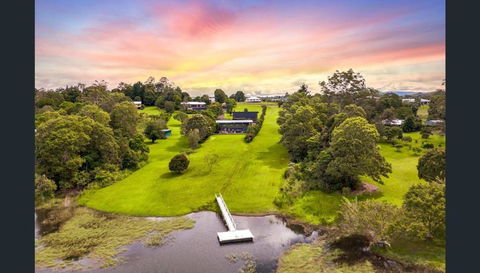 Luxury On Lake Tinaroo Lakefront Living - Accommodation Sunshine Coast 2