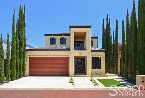 LUXURY VILLA W POOL & SPAS - Accommodation Sunshine Coast 2