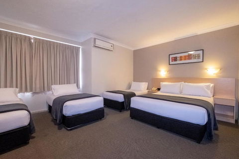 Maclin Lodge Motel - Accommodation Sunshine Coast 2