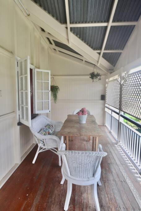 MAGNOLIA HOUSE ON THE CREEK - STANTHORPE - Accommodation Sunshine Coast 2