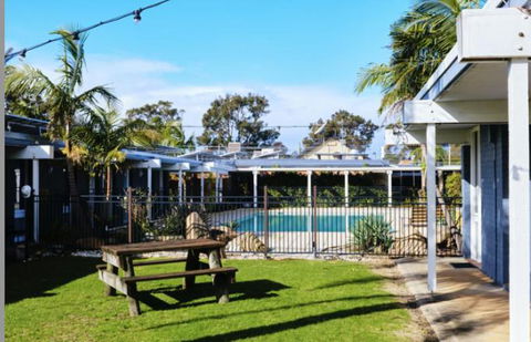 Mallacoota Hotel Motel - Accommodation Sunshine Coast 2