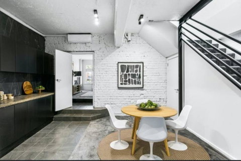 MANHATTAN STYLE 3 STORY LUXURY IN ST PETERS - Accommodation Sunshine Coast 1
