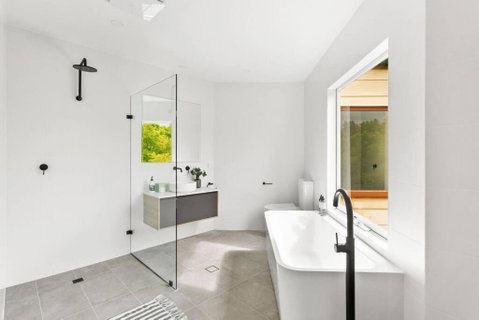 MANHATTAN STYLE 3 STORY LUXURY IN ST PETERS - Accommodation Sunshine Coast 3