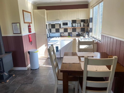 Manyat Peak Cottages Carnaby - Accommodation Sunshine Coast 3
