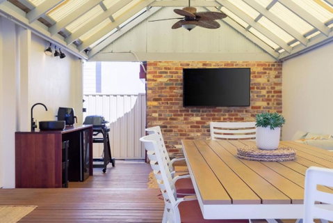 Manning Private Escape By Swan Bnb Management - Accommodation Sunshine Coast 1