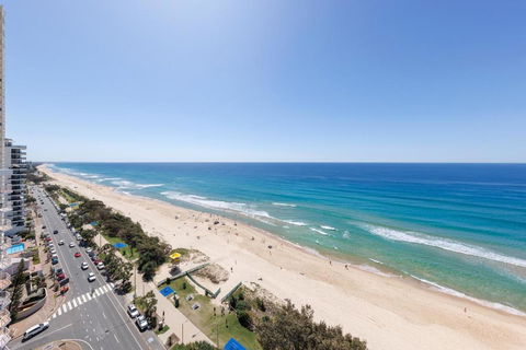 Meriton Suites Surfers Paradise - Accommodation Sunshine Coast 3
