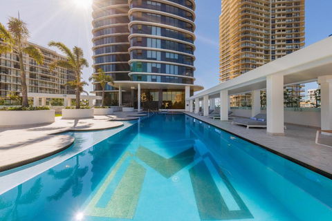 Meriton Suites Surfers Paradise - Accommodation Sunshine Coast 1