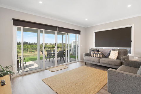 Milawa Vineyard Views - Guesthouse 1 - Accommodation Sunshine Coast 3