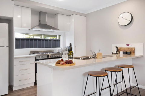 Milawa Vineyard Views - Guesthouse 1 - Accommodation Sunshine Coast 0