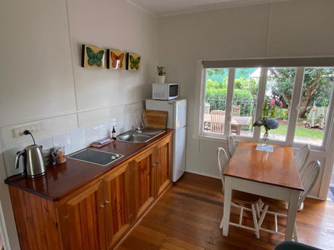 Miss Bullens Cottage - Accommodation Sunshine Coast 2