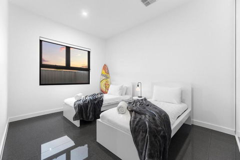 Moana Sands - Luxury Beachfront - Accommodation Sunshine Coast 2
