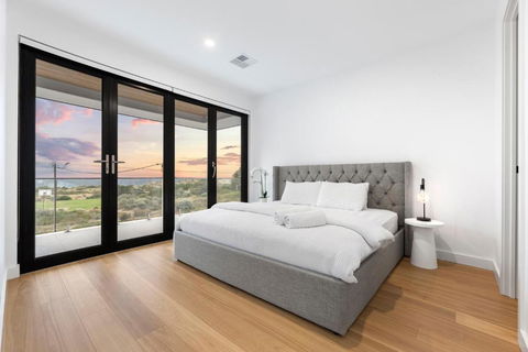 Moana Sands - Luxury Beachfront - Accommodation Sunshine Coast 1