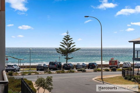 Moana Seaside Retreat - 2 Bedroom, Spa , Living Area & Pet Friendly - Accommodation Sunshine Coast 0