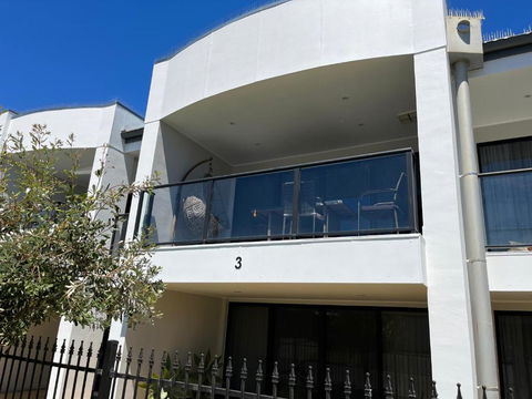 Moana Seaside Retreat - 2 Bedroom, Spa , Living Area & Pet Friendly - Accommodation Sunshine Coast 3