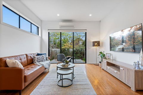 Modern 2-Bed Home In Brunswick With Courtyard - Accommodation Sunshine Coast 0
