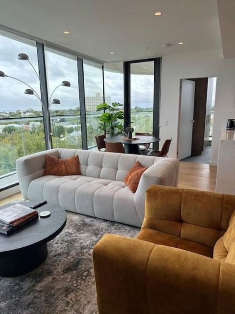 Modern 2 BRM Apt In Williamstown - Accommodation Sunshine Coast 2
